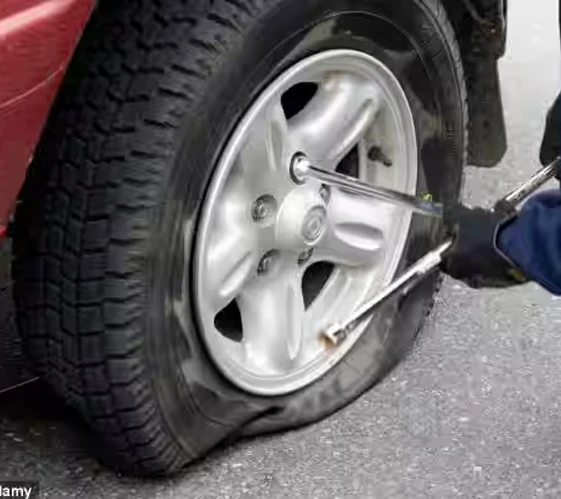 Why Choose Us mobile-tyre-puncture-repair img